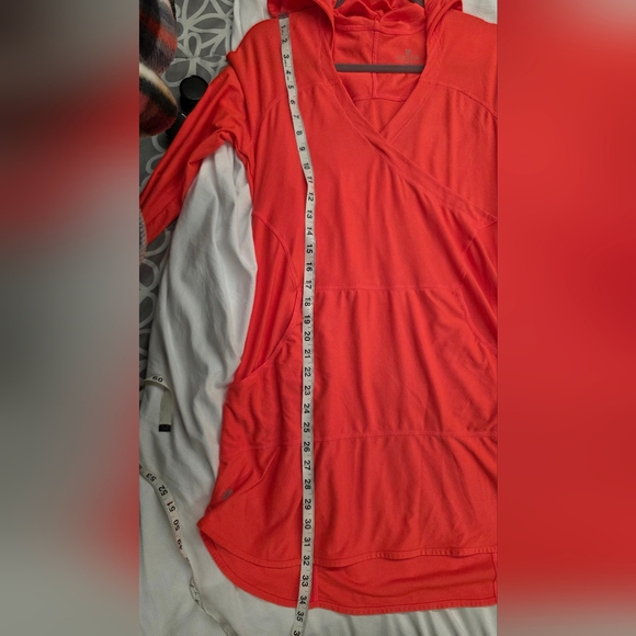 Athleta Chi Hoodie Tunic | Size Medium | Bright Coral Red LIKE NEW - Picture 9 of 9